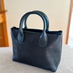 Portland Leather Large Raindrop Zippered Crossbody Bag in Boreal (C-Grade)